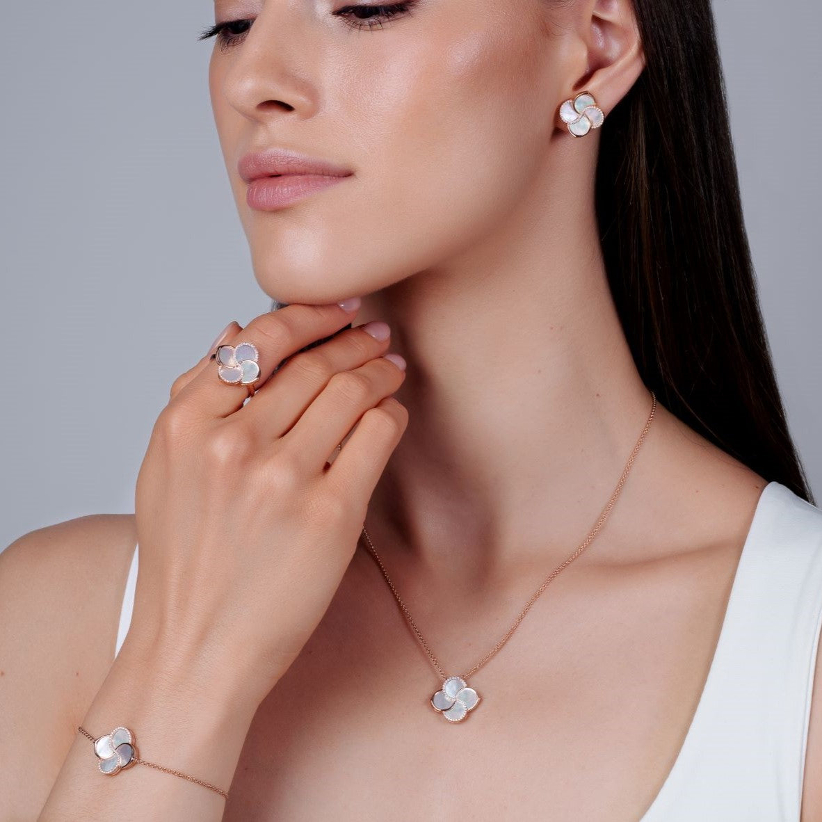 Ring with Mother Of Pearl