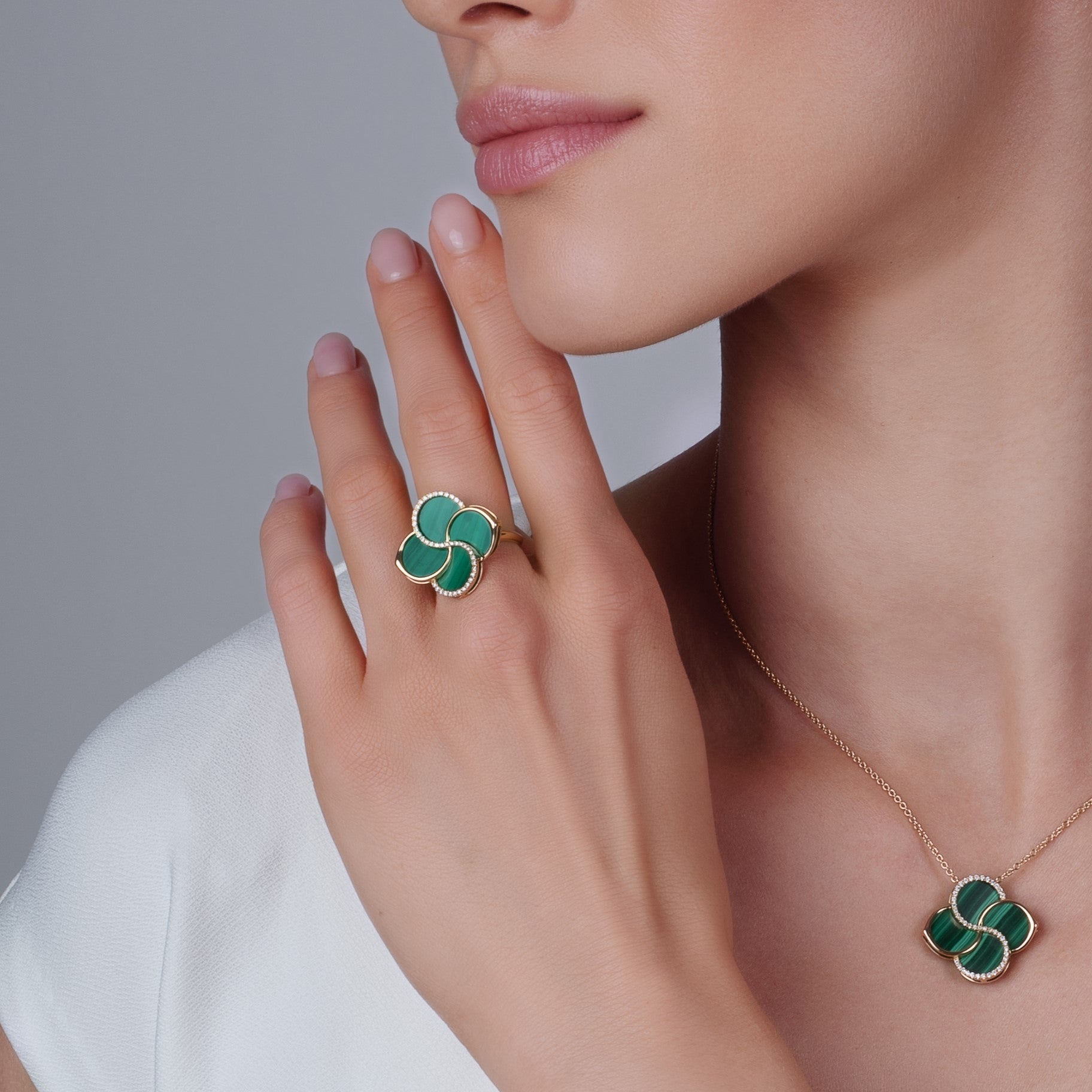 Ring with Malachite