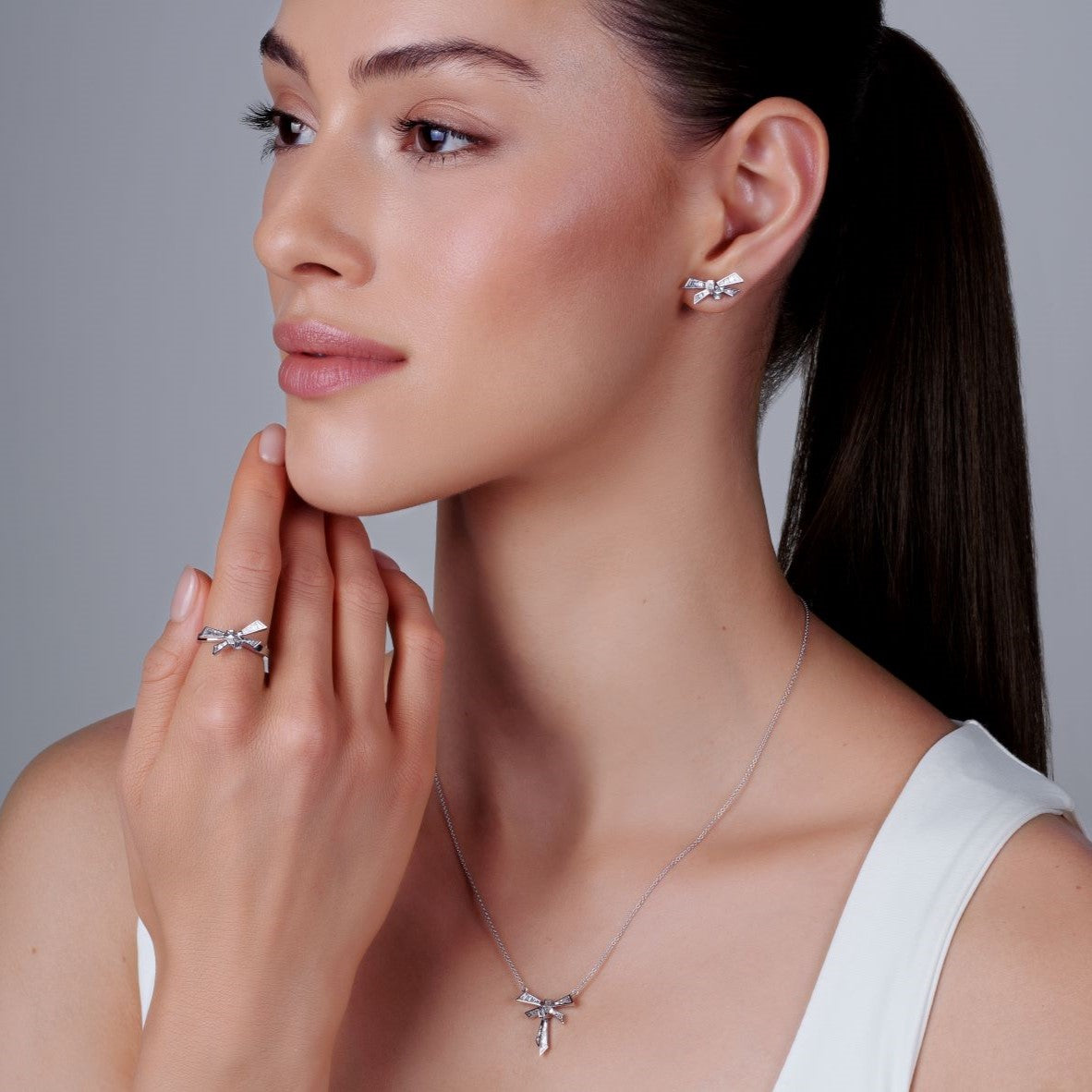TAINIA Diamond Bow Necklace