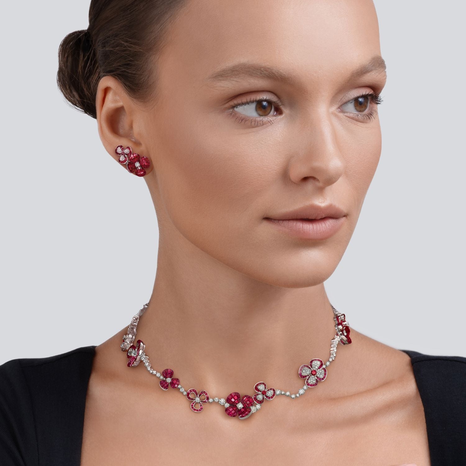 Blumen Collier mit Rubinen